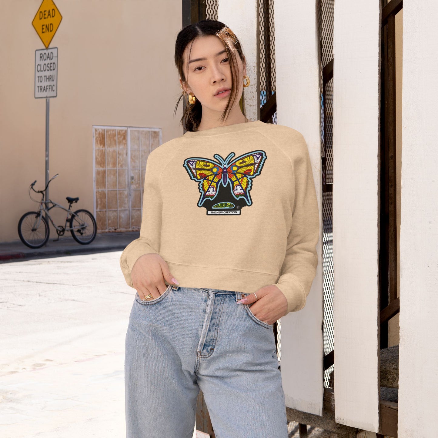 Butterfly Art Cropped Pullover – Women’s Soft Fleece Crop Sweatshirt with Empowering Design
