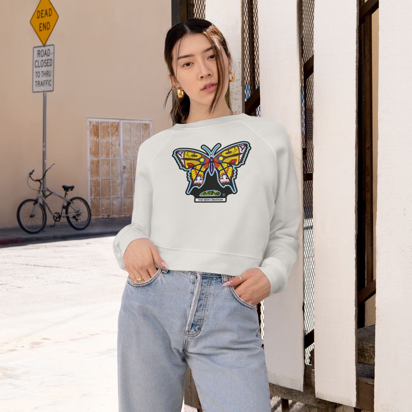Butterfly Art Cropped Pullover – Women’s Soft Fleece Crop Sweatshirt with Empowering Design